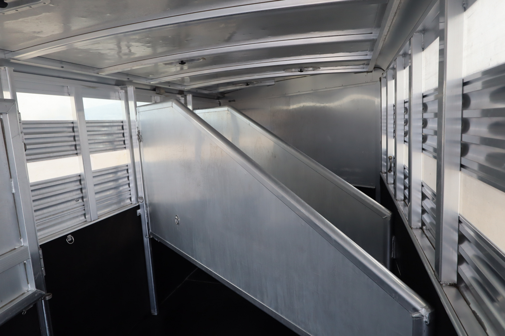 Used 2001 Exiss Trailers CXT/600 Stock combo Horse Trailer