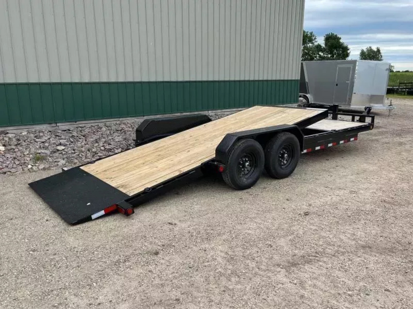 New 2026 22' 14k PJ Channel Equipment Tilt Trailer