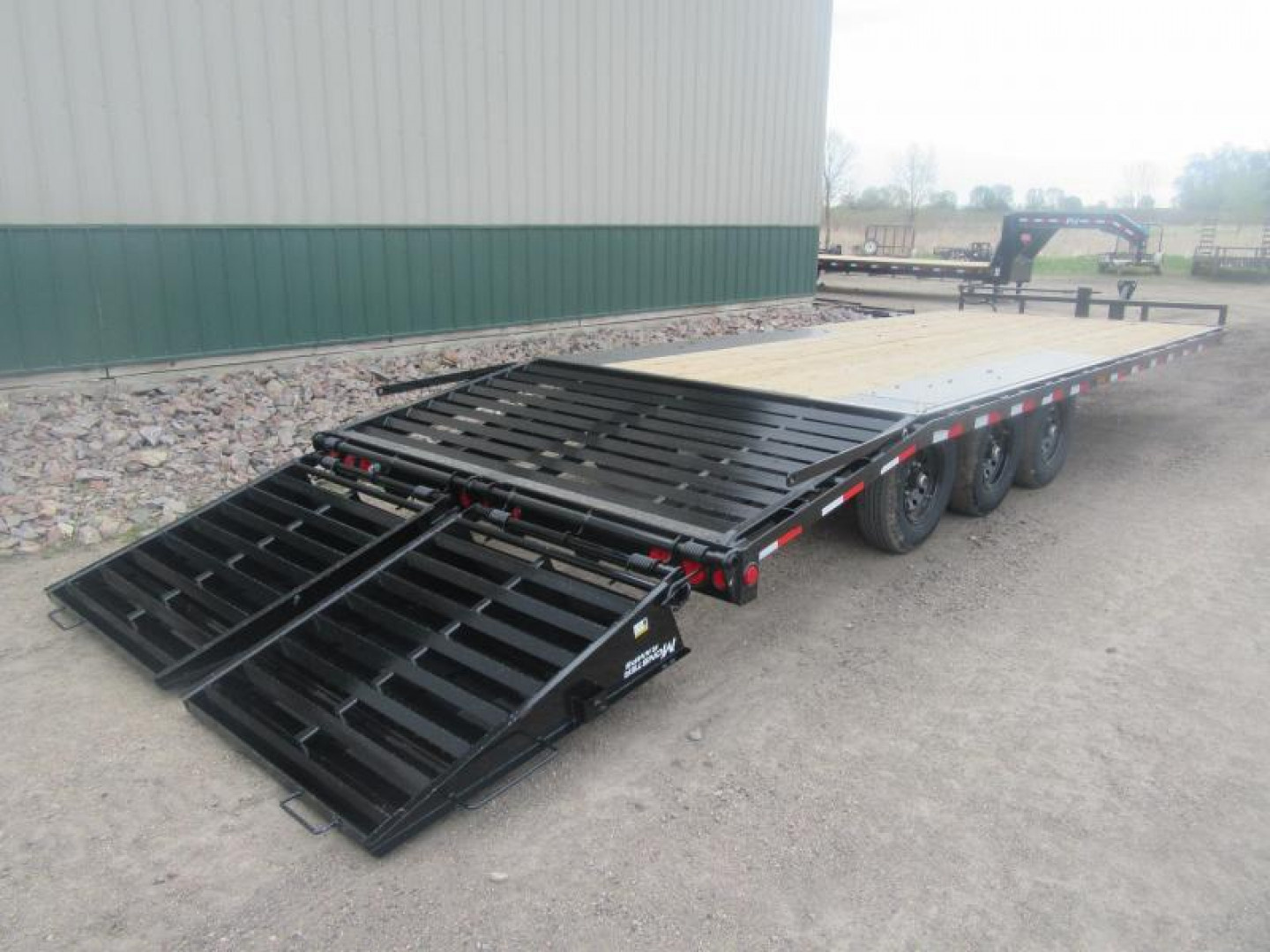 New 2026 24' x 8" 21k PJ Deckover Trailer