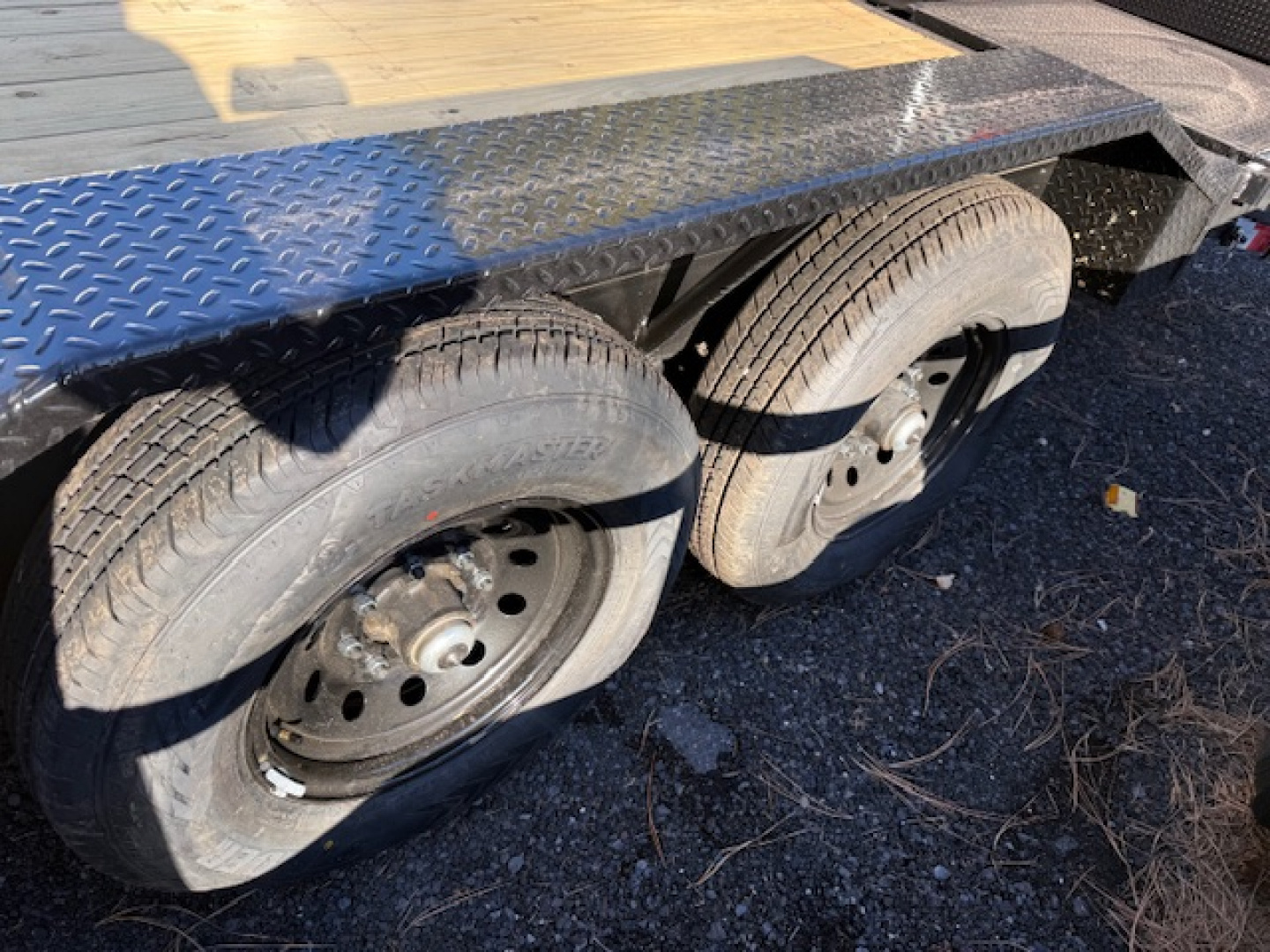 New 2026 Top Hat Trailers 22x102" GNWDO 14K Flatbed Trailer