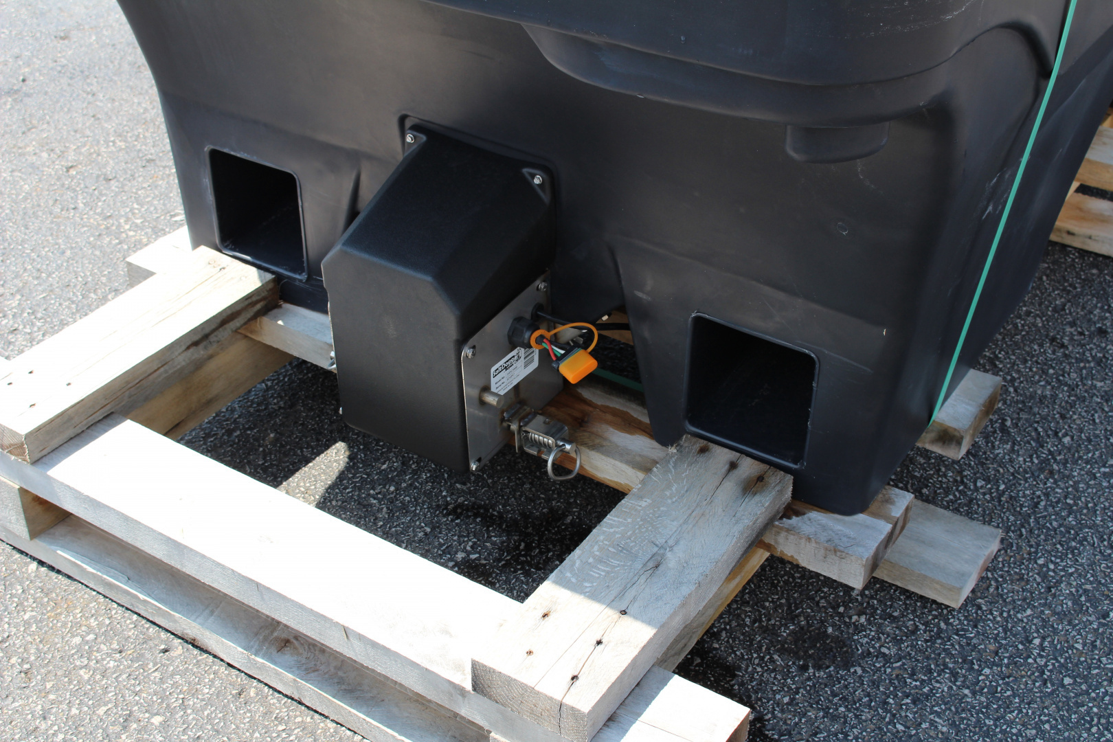 New 2025 Buyers SHPE2000 2 Yard Salt Spreader