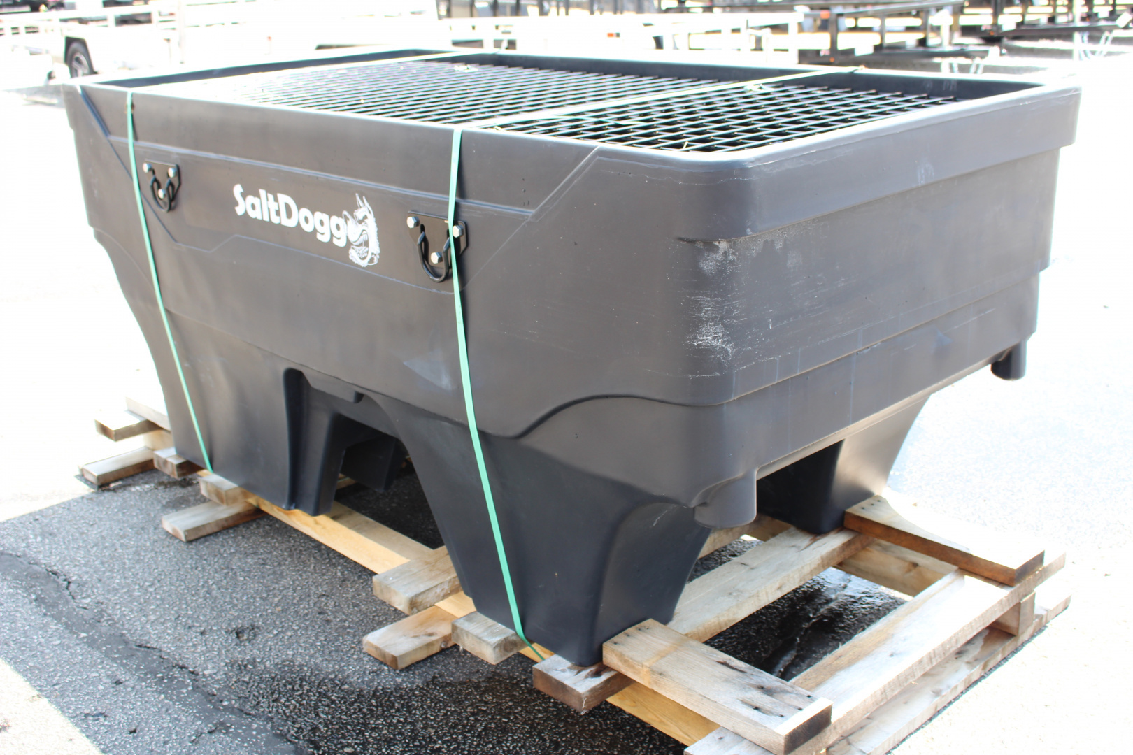 New 2025 Buyers SHPE2000 2 Yard Salt Spreader