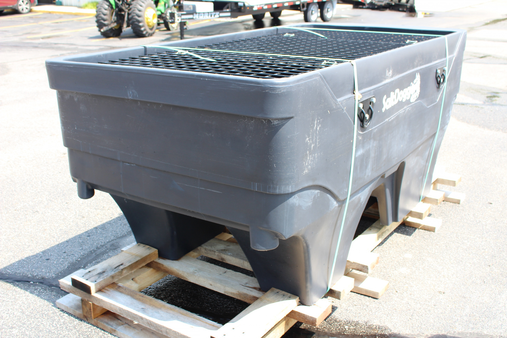 New 2025 Buyers SHPE2000 2 Yard Salt Spreader