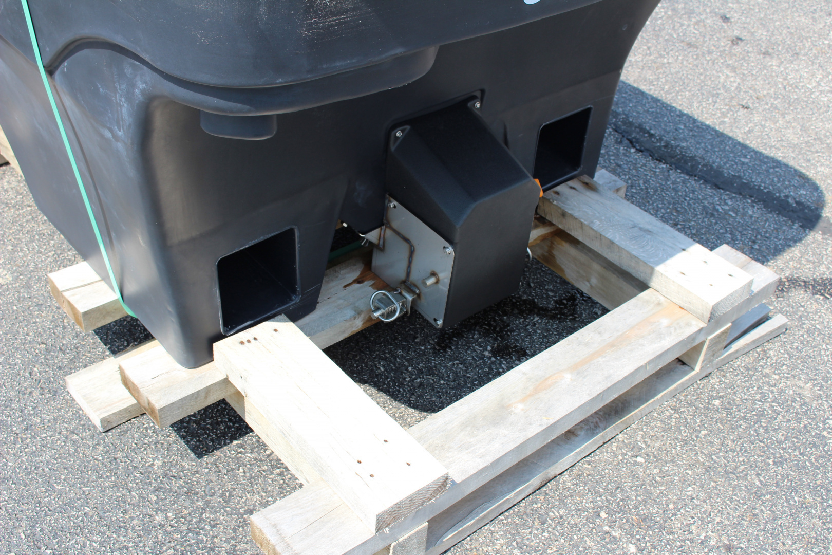 New 2025 Buyers SHPE2000 2 Yard Salt Spreader