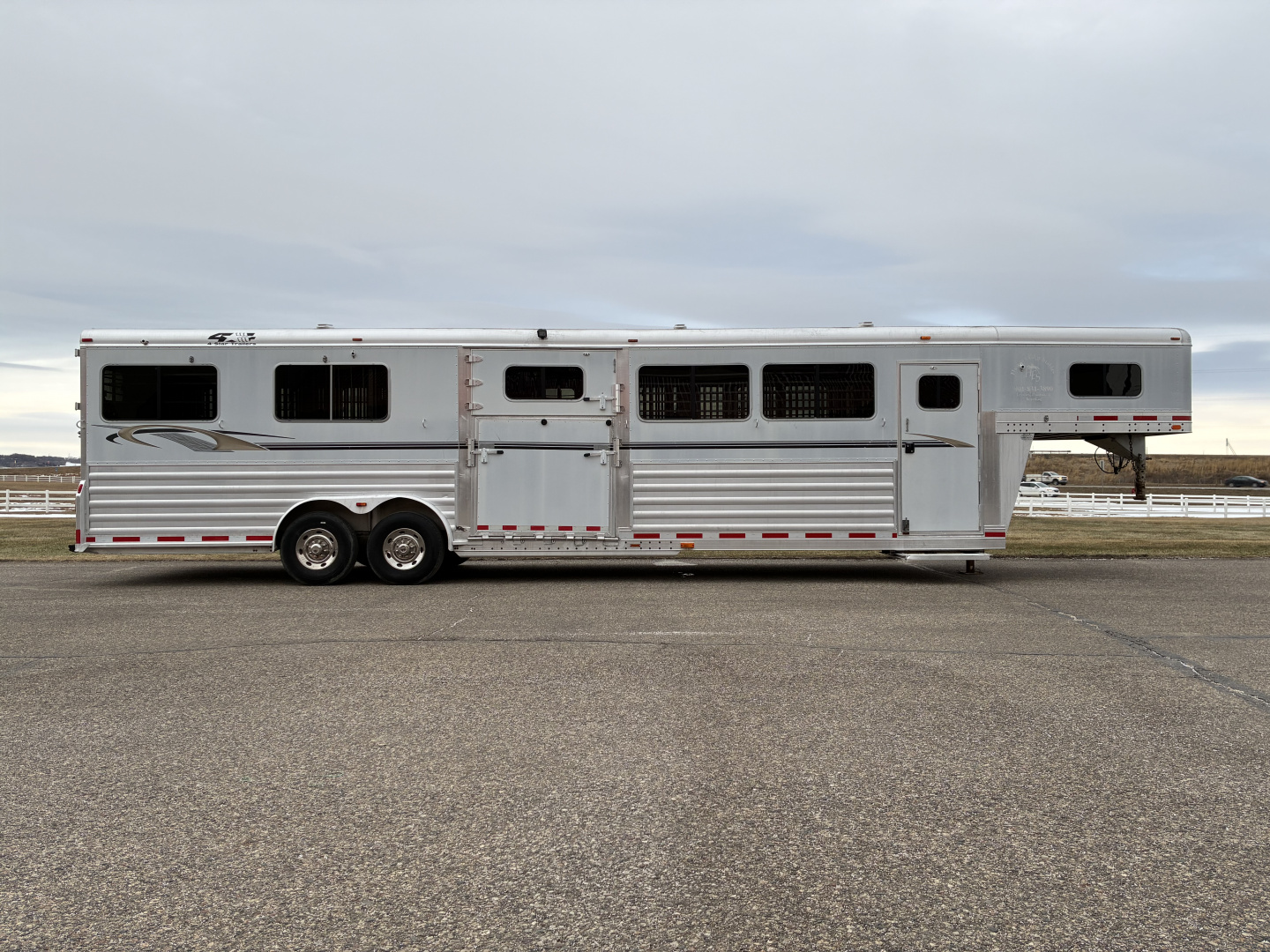 Used 2007 4-Star 6-7 Head to Head Horse Trailer