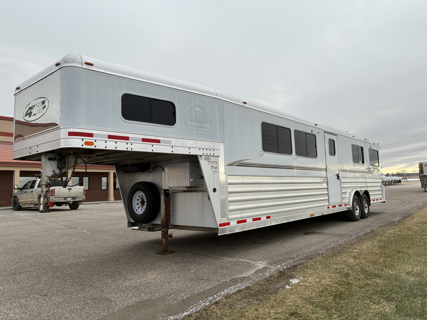 Used 2007 4-Star 6-7 Head to Head Horse Trailer