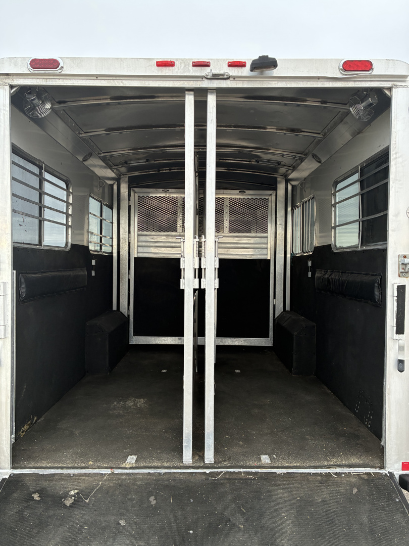 Used 2007 4-Star 6-7 Head to Head Horse Trailer