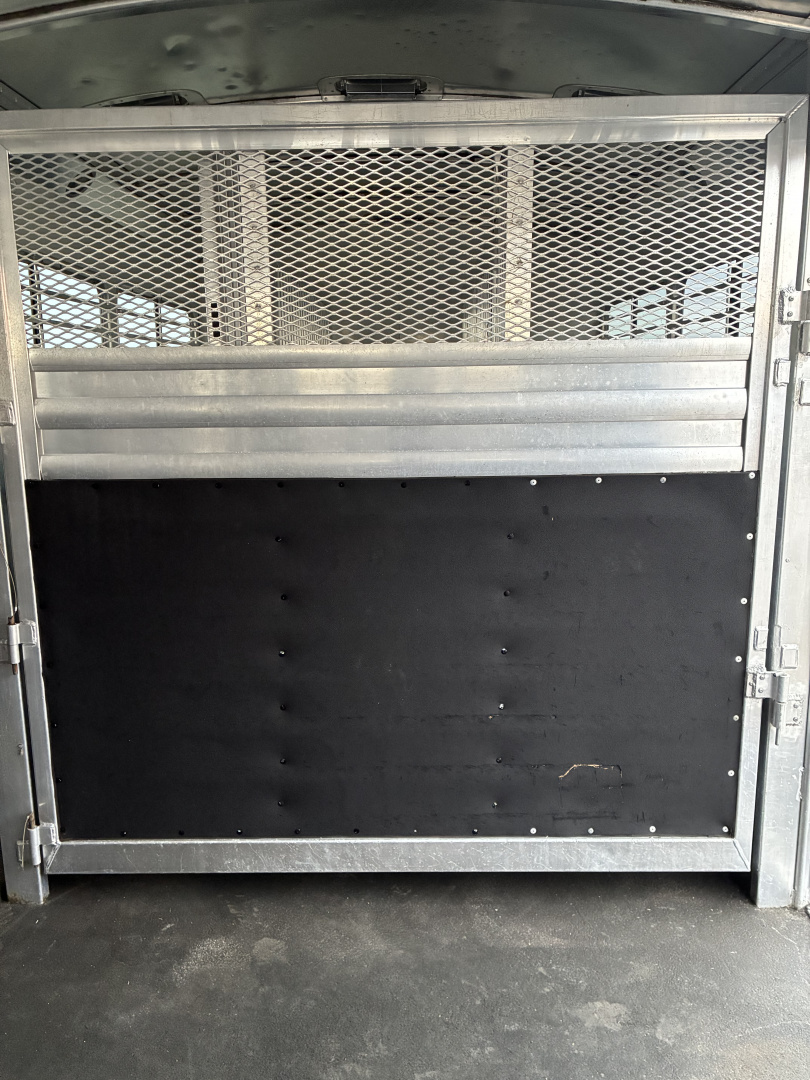 Used 2007 4-Star 6-7 Head to Head Horse Trailer