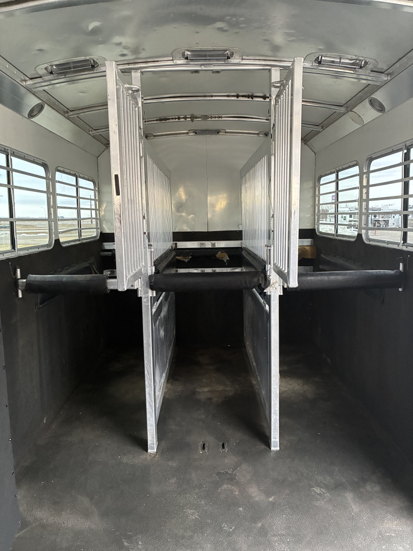 Used 2007 4-Star 6-7 Head to Head Horse Trailer