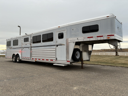 Used 2007 4-Star 6-7 Head to Head Horse Trailer