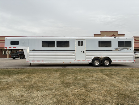 Used 2007 4-Star 6-7 Head to Head Horse Trailer