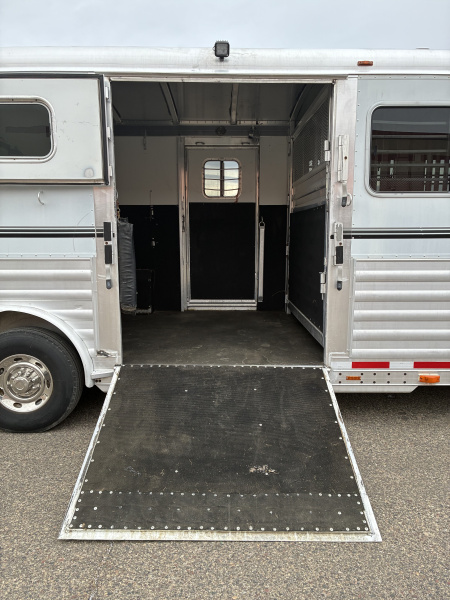 Used 2007 4-Star 6-7 Head to Head Horse Trailer