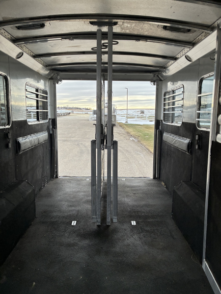 Used 2007 4-Star 6-7 Head to Head Horse Trailer