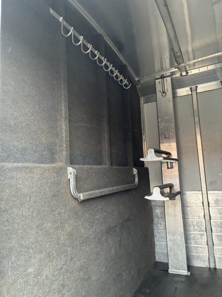 Used 2007 4-Star 6-7 Head to Head Horse Trailer