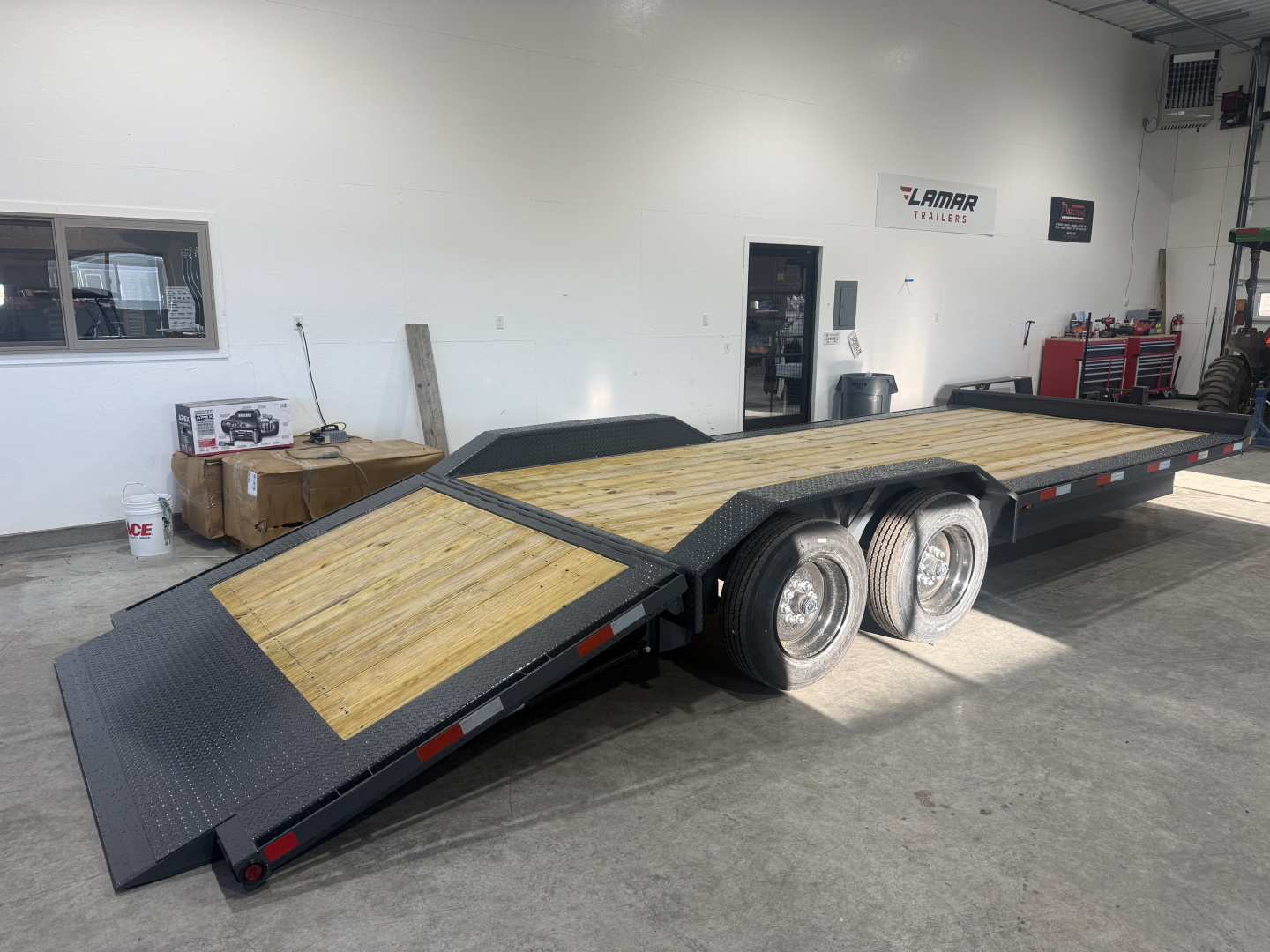 New 2026 HT Trailer Equipment Trailer 24' 16K Hydraulic Tail