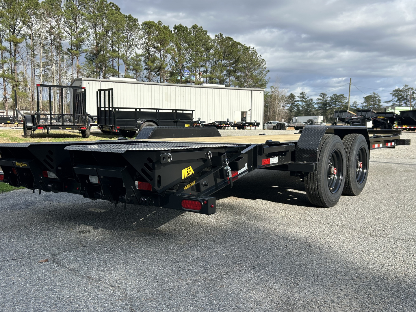 New 2026 Big Tex Trailers 16EH-22 ( 19ft Deck + 3ft Dovetail ) #13,920 Payload w/Mega Ramps & 17.5Tires