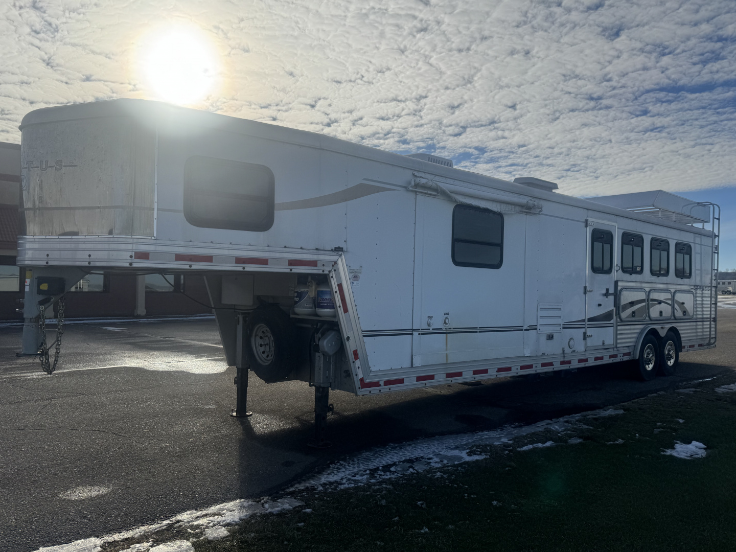 Used 2004 Bison Trailers 4H LQ Stratus Horse Trailer