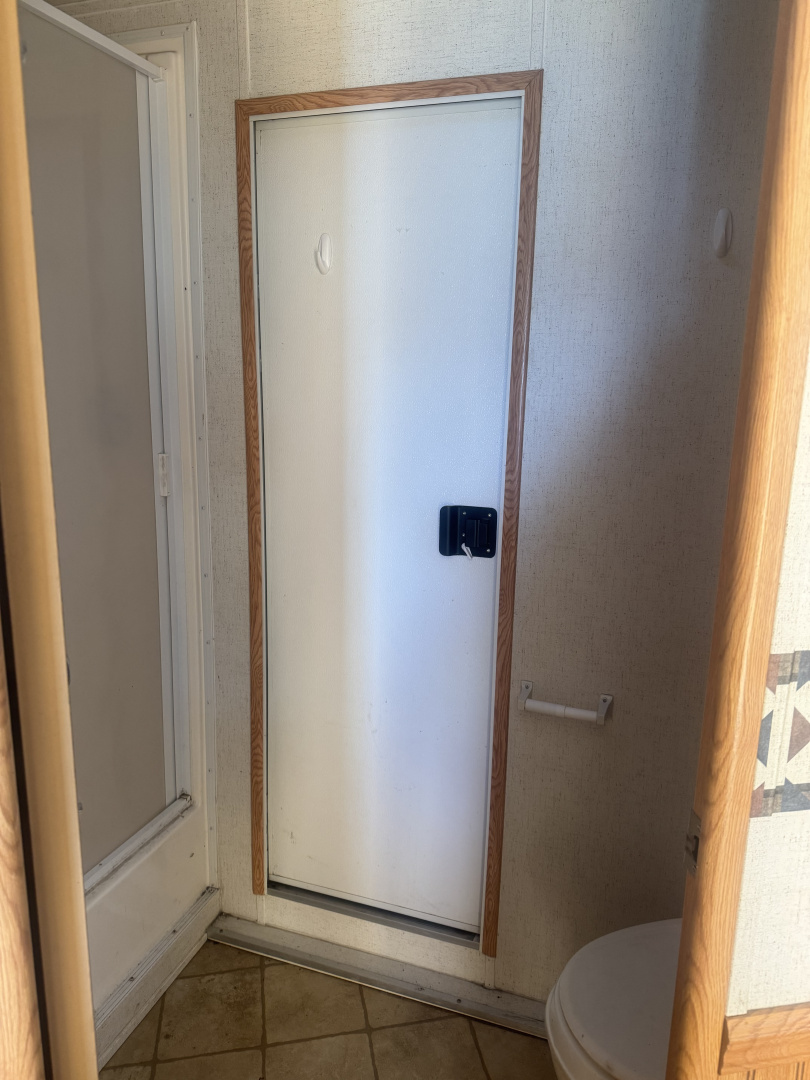 Used 2004 Bison Trailers 4H LQ Stratus Horse Trailer