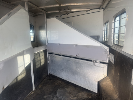 Used 2004 Bison Trailers 4H LQ Stratus Horse Trailer