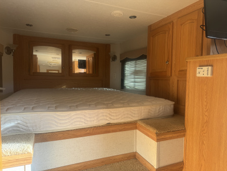 Used 2004 Bison Trailers 4H LQ Stratus Horse Trailer