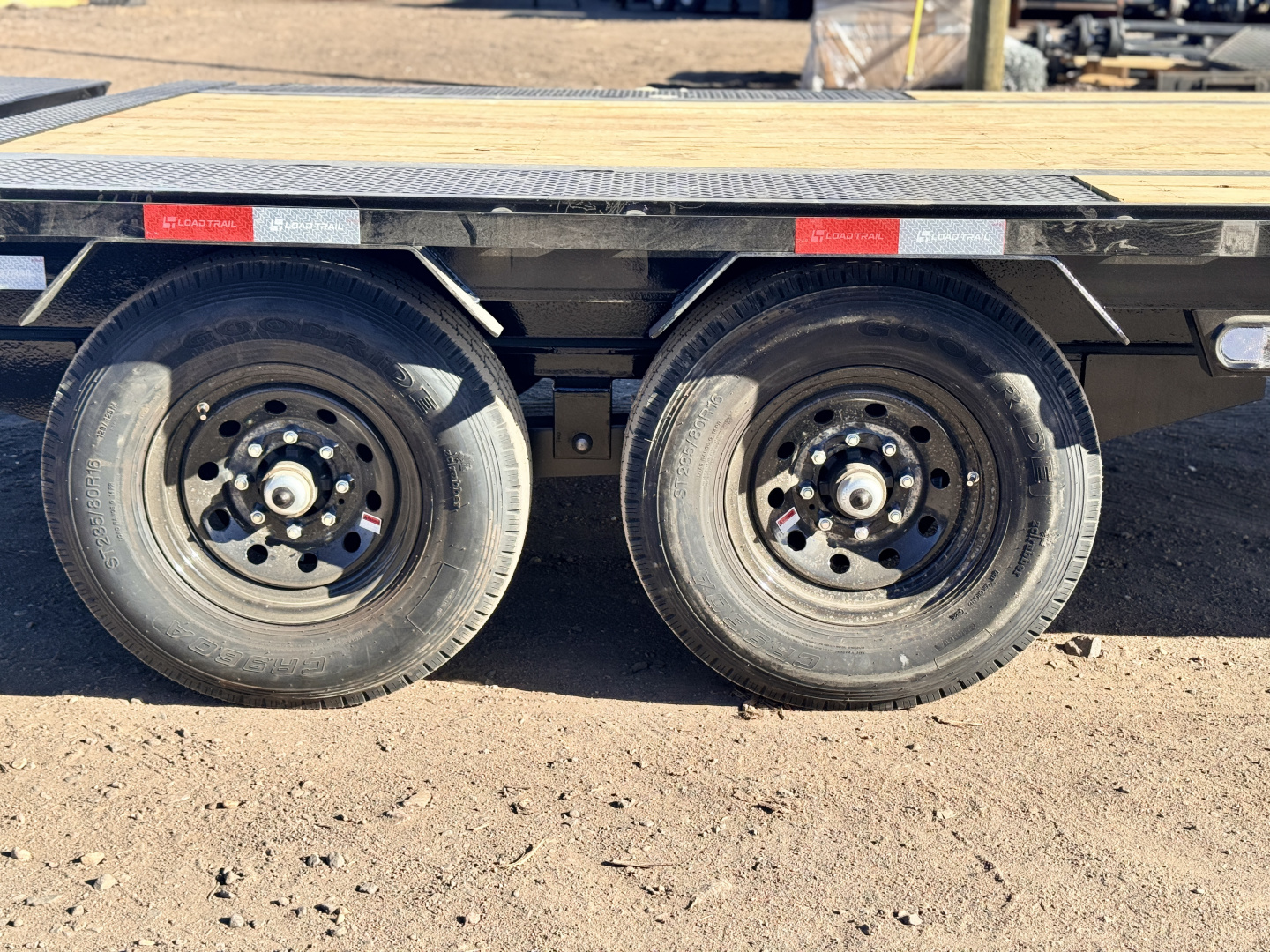 New 2026 Load Trail 8.5-25 Single Wheel Gooseneck Deckover Equipment Hauler 15.6K GVWR