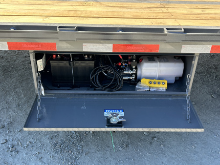 New 2026 Diamond C Trailers FMAX212 Gooseneck Flatbed Trailer with Hydraulic Dovetail ( 18ft Deck + 12" Dove = 30ft )