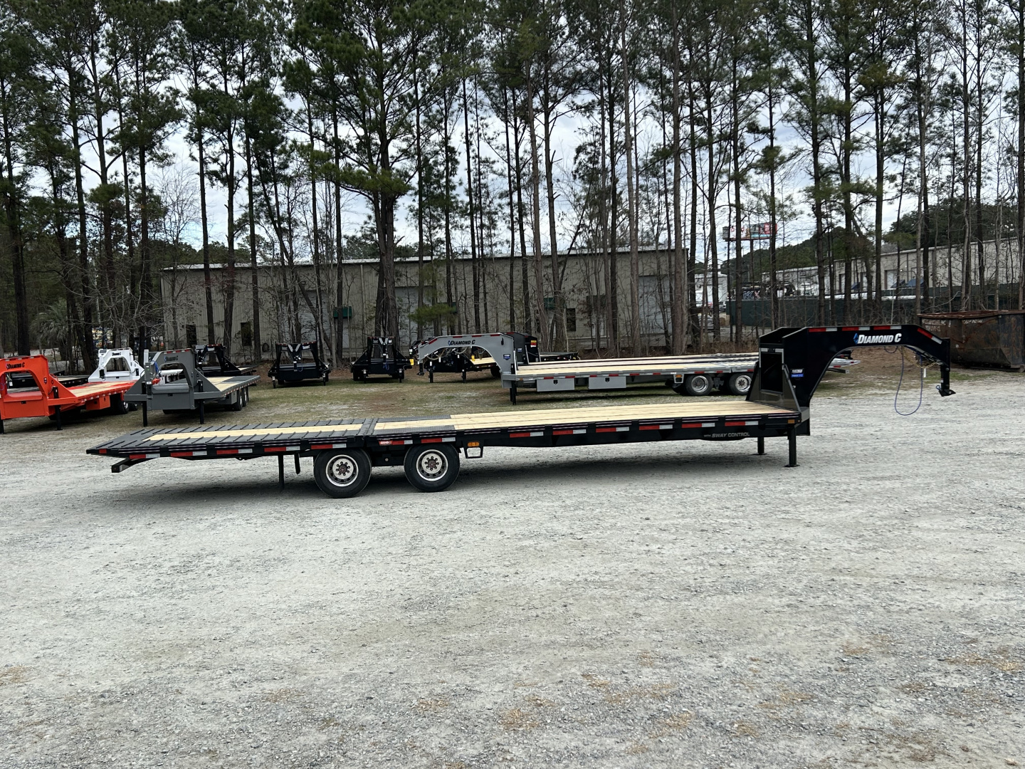 New 2026 Diamond C Trailers FMAX212 , 12K Axles, (20ft Deck + 12ft Dovetail =32ft) Hydraulic Jack & Dovetial