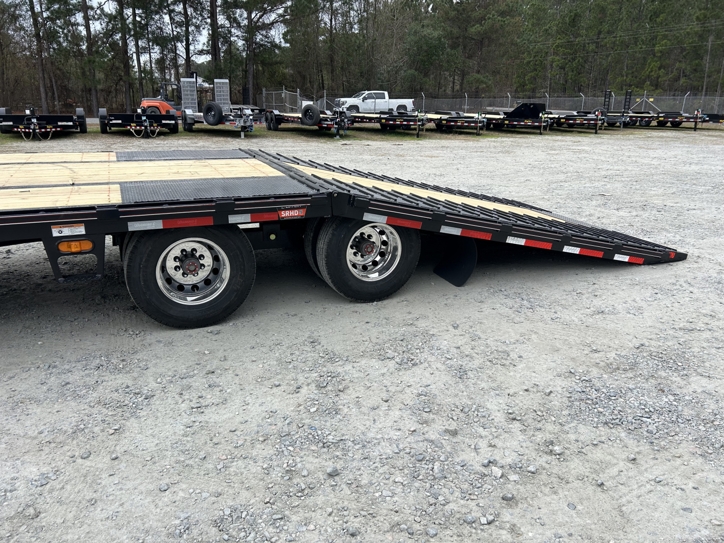 New 2026 Diamond C Trailers FMAX212 , 12K Axles, (20ft Deck + 12ft Dovetail =32ft) Hydraulic Jack & Dovetial