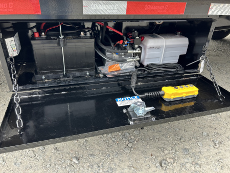 New 2026 Diamond C Trailers FMAX212 , 12K Axles, (20ft Deck + 12ft Dovetail =32ft) Hydraulic Jack & Dovetial