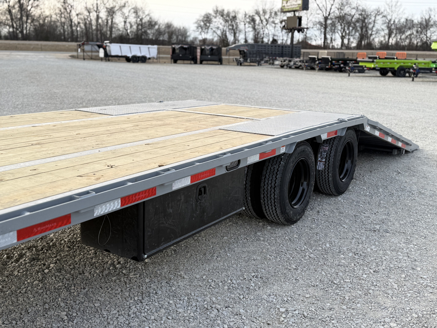 New 2026 RawMaxx HTX 102X32 GOOSENECK 16K HYDRAULIC DISC BRAKE AXLES AND 11' HYDRAULIC DOVE/JACKS 30K GVWR Flatbed Trailer