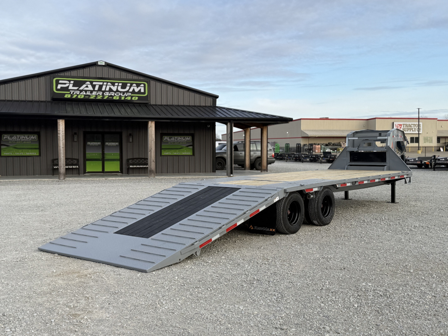 New 2026 RawMaxx HTX 102X32 GOOSENECK 16K HYDRAULIC DISC BRAKE AXLES AND 11' HYDRAULIC DOVE/JACKS 30K GVWR Flatbed Trailer