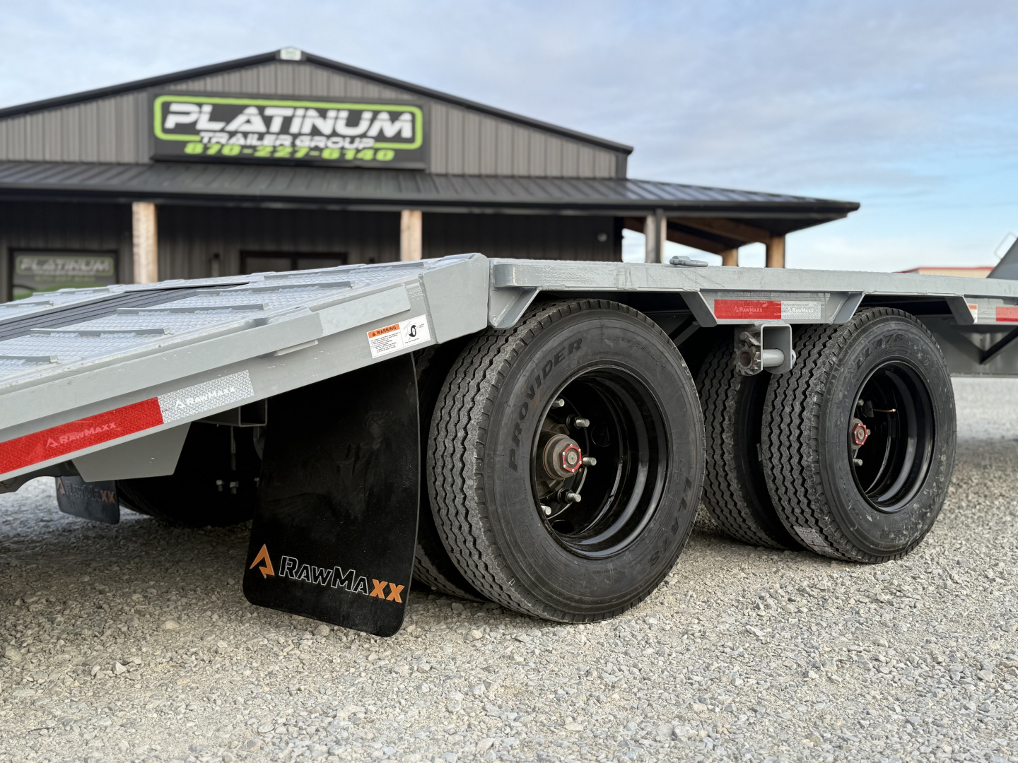 New 2026 RawMaxx HTX 102X32 GOOSENECK 16K HYDRAULIC DISC BRAKE AXLES AND 11' HYDRAULIC DOVE/JACKS 30K GVWR Flatbed Trailer