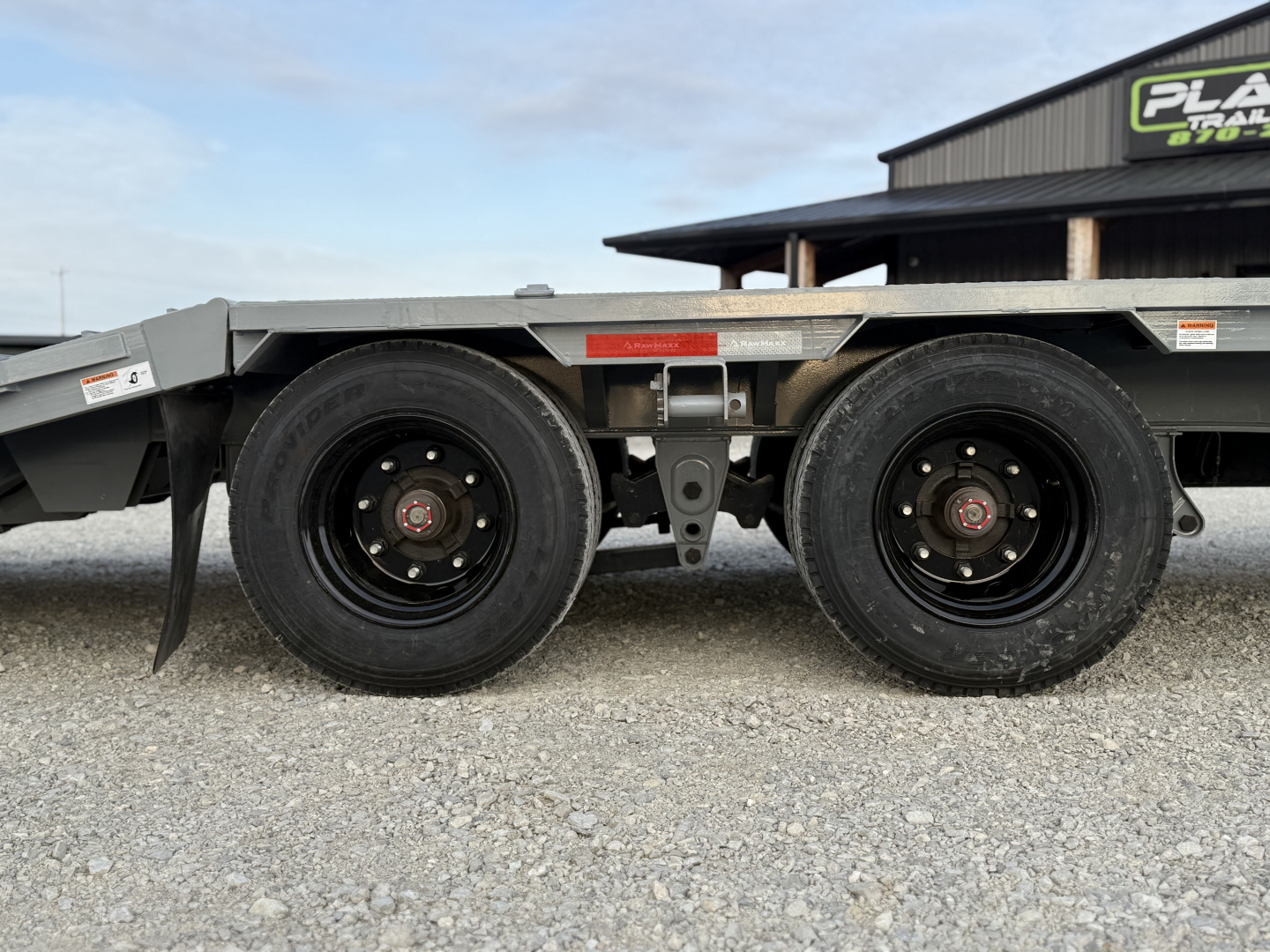 New 2026 RawMaxx HTX 102X32 GOOSENECK 16K HYDRAULIC DISC BRAKE AXLES AND 11' HYDRAULIC DOVE/JACKS 30K GVWR Flatbed Trailer