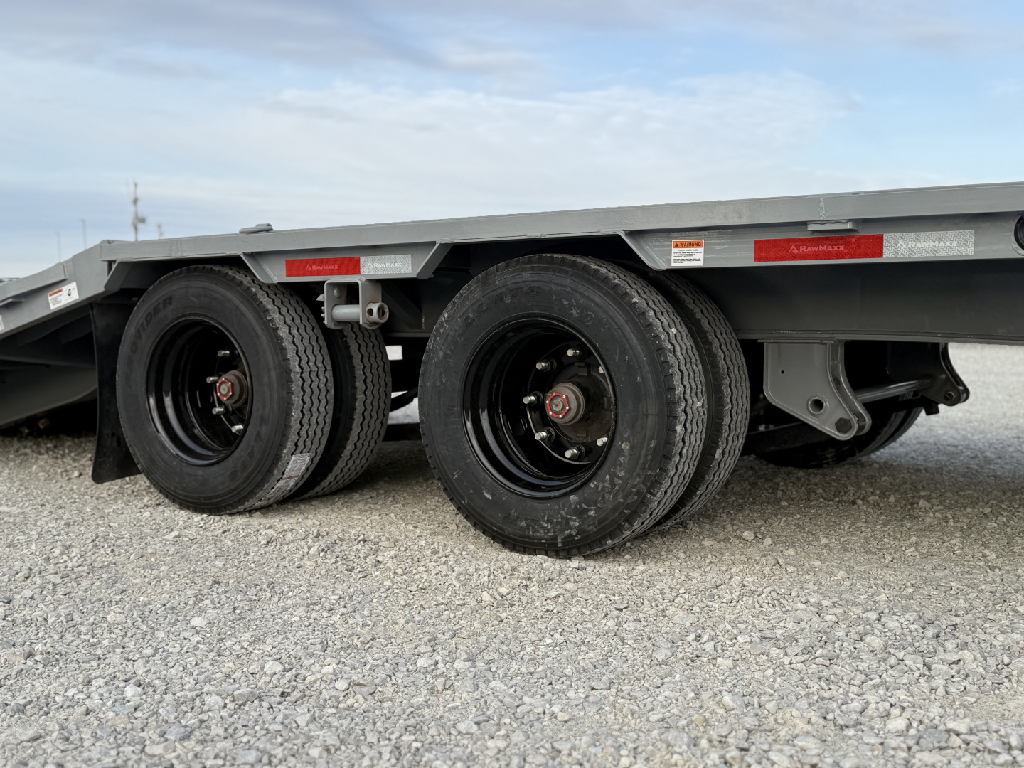 New 2026 RawMaxx HTX 102X32 GOOSENECK 16K HYDRAULIC DISC BRAKE AXLES AND 11' HYDRAULIC DOVE/JACKS 30K GVWR Flatbed Trailer