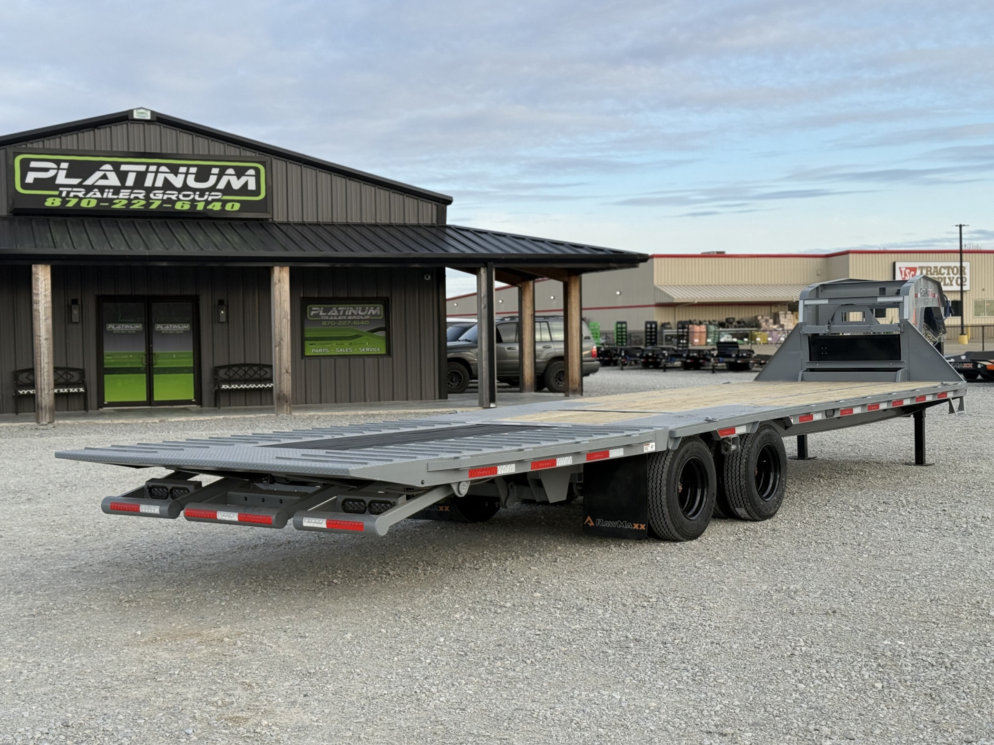 New 2026 RawMaxx HTX 102X32 GOOSENECK 16K HYDRAULIC DISC BRAKE AXLES AND 11' HYDRAULIC DOVE/JACKS 30K GVWR Flatbed Trailer