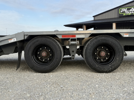 New 2026 RawMaxx HTX 102X32 GOOSENECK 16K HYDRAULIC DISC BRAKE AXLES AND 11' HYDRAULIC DOVE/JACKS 30K GVWR Flatbed Trailer