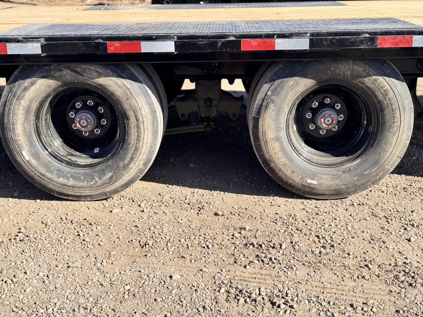 New 2026 Southland Trailers 8.5-32 Engineered Beam Gooseneck Deckover W/ Max Ramps 29K GVWR