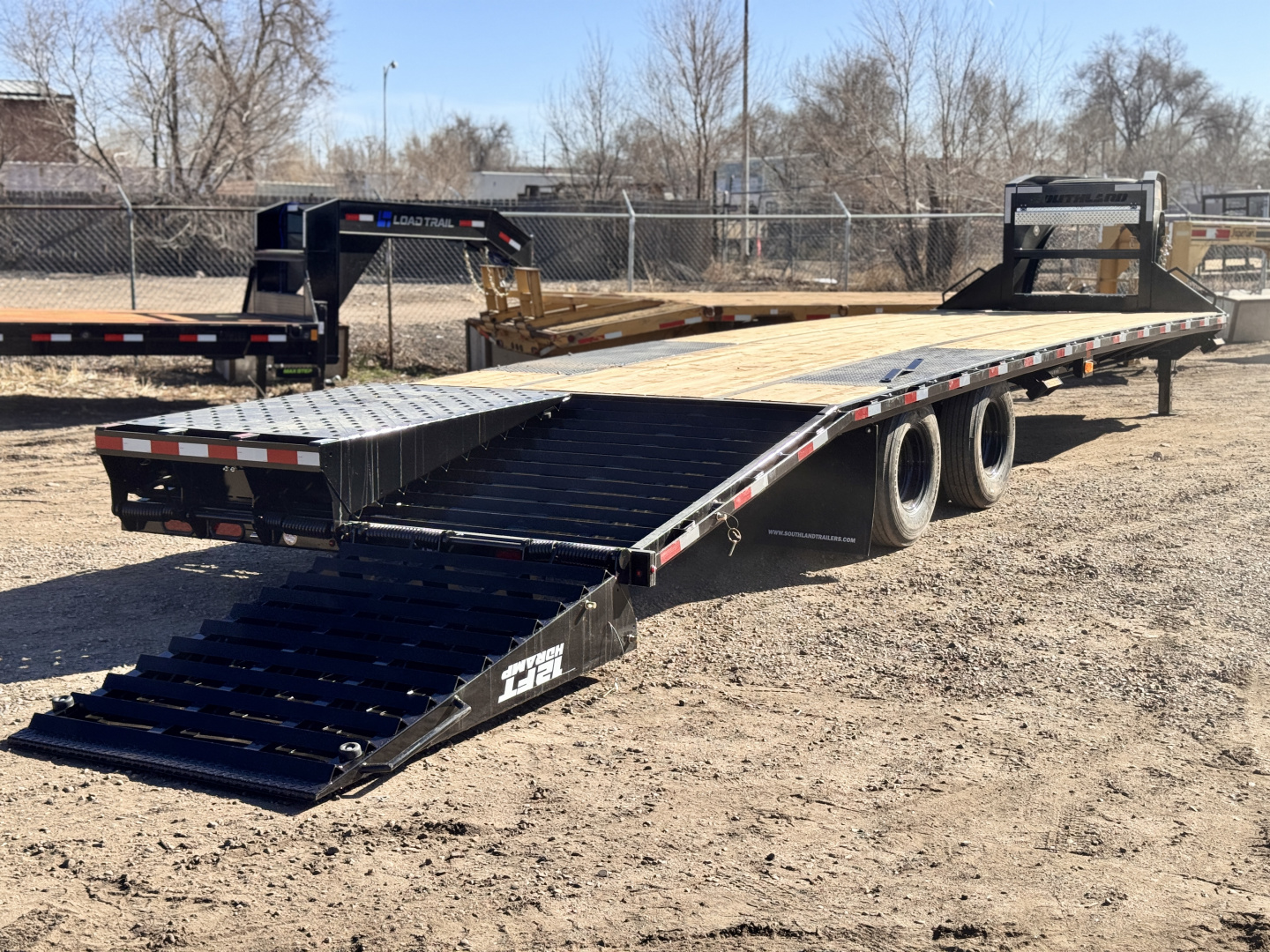 New 2026 Southland Trailers 8.5-32 Engineered Beam Gooseneck Deckover W/ Max Ramps 29K GVWR