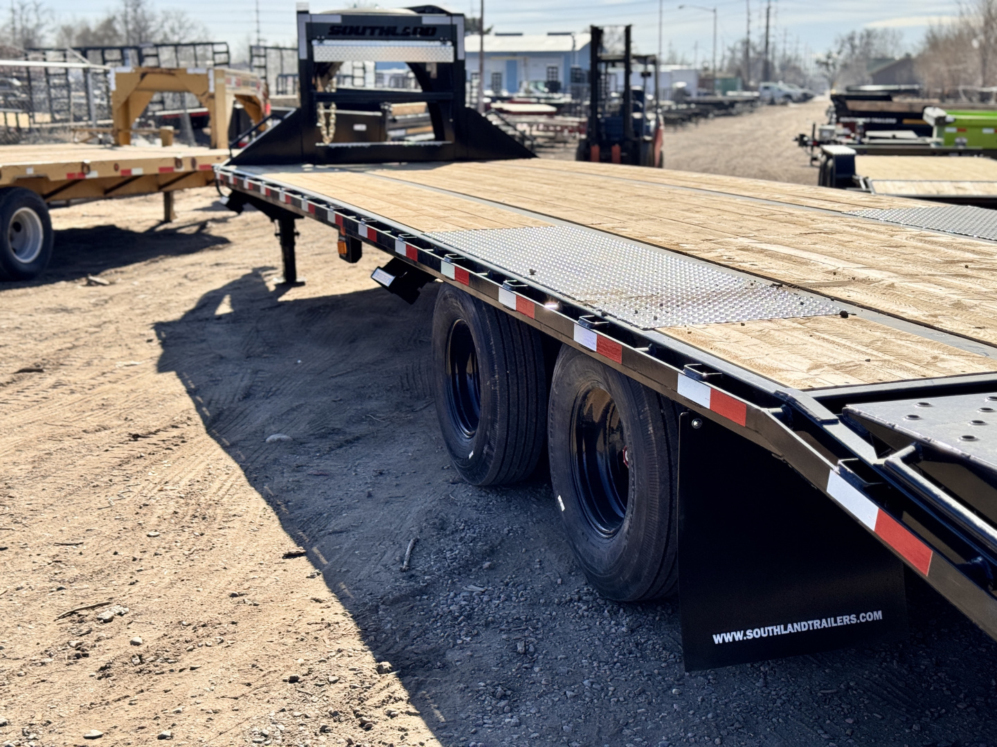 New 2026 Southland Trailers 8.5-32 Engineered Beam Gooseneck Deckover W/ Max Ramps 29K GVWR