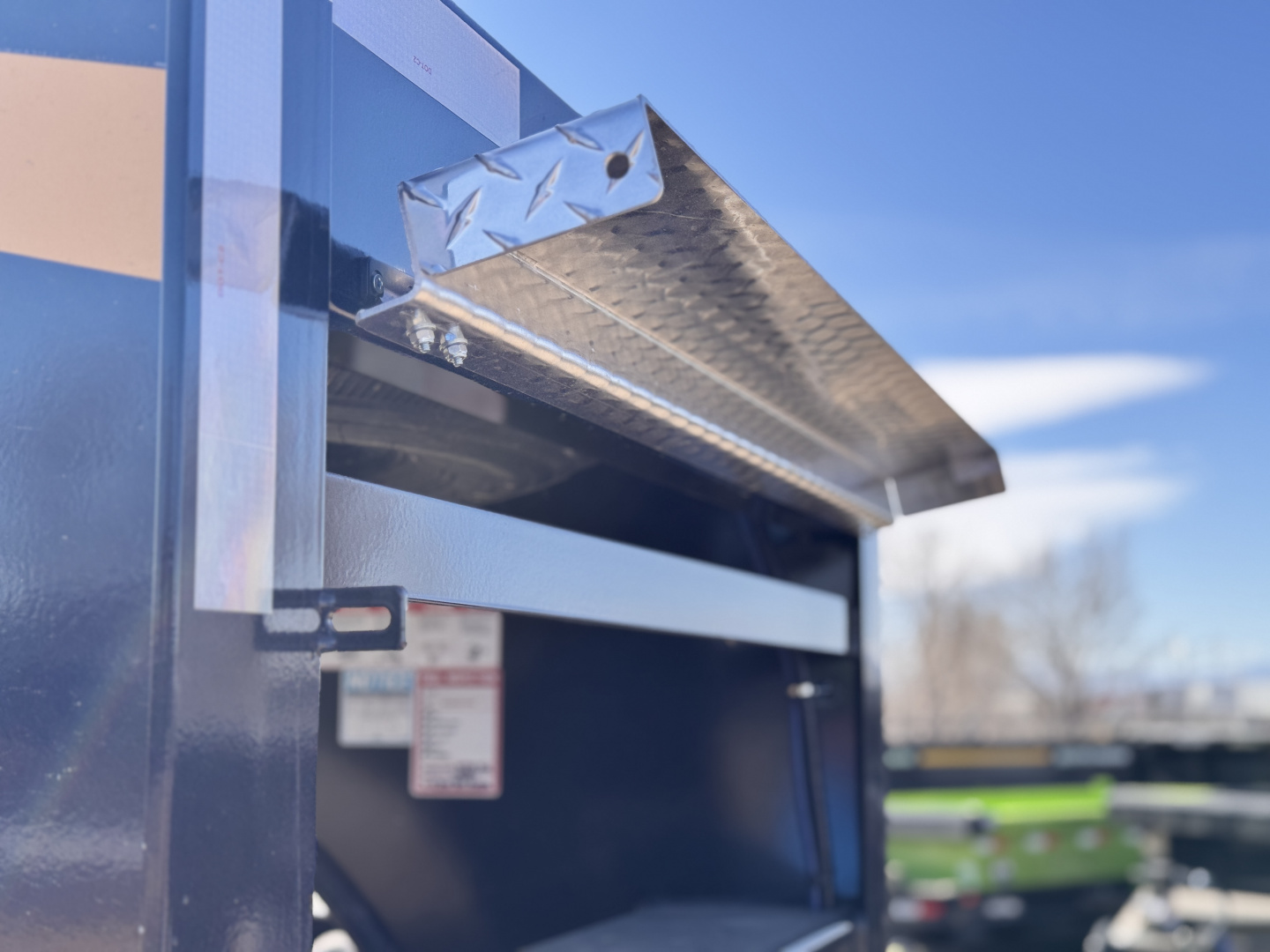 New 2026 Southland Trailers 8.5-32 Engineered Beam Gooseneck Deckover W/ Max Ramps 29K GVWR