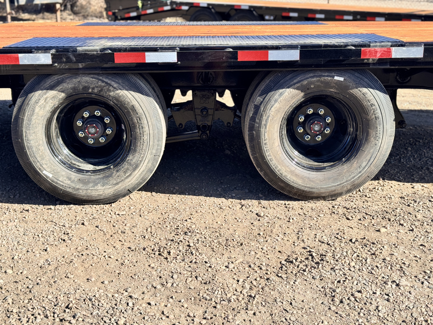 New 2026 Southland Trailers 8.5-32 Engineered beam Gooseneck Deckover W/ Max Ramps 25K GVWR
