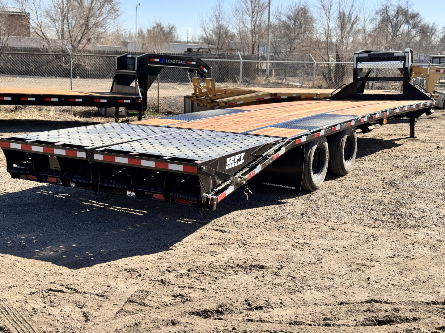 New 2026 Southland Trailers 8.5-32 Engineered beam Gooseneck Deckover W/ Max Ramps 25K GVWR