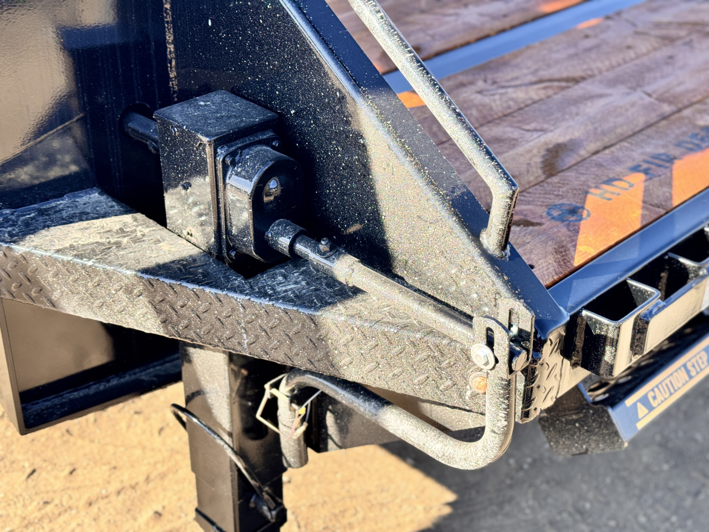 New 2026 Southland Trailers 8.5-32 Engineered beam Gooseneck Deckover W/ Max Ramps 25K GVWR