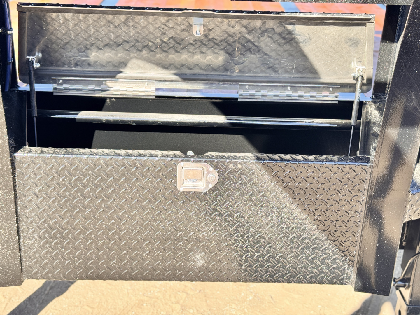 New 2026 Southland Trailers 8.5-32 Engineered beam Gooseneck Deckover W/ Max Ramps 25K GVWR