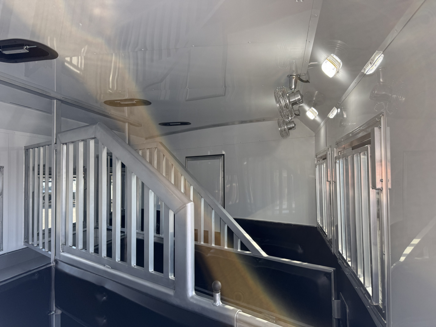 New 2026 Bison Trailers SV8313B.S.R- SIDE LOAD Horse Trailer