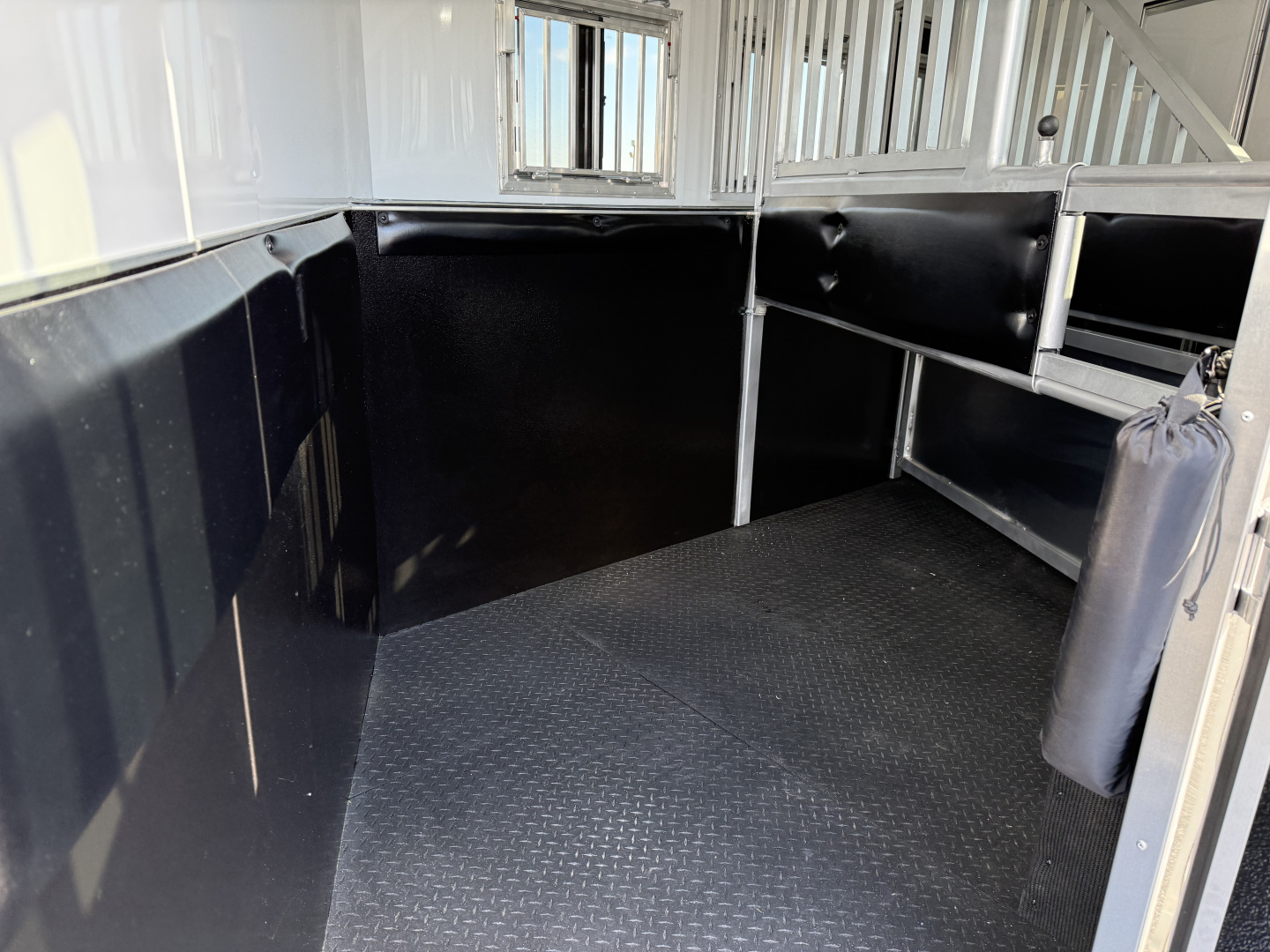 New 2026 Bison Trailers SV8313B.S.R- SIDE LOAD Horse Trailer