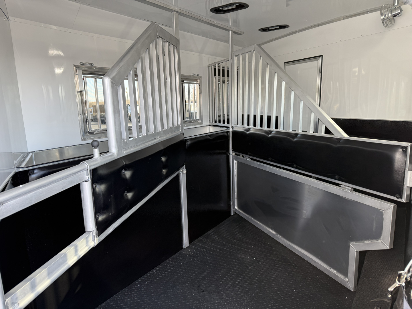 New 2026 Bison Trailers SV8313B.S.R- SIDE LOAD Horse Trailer