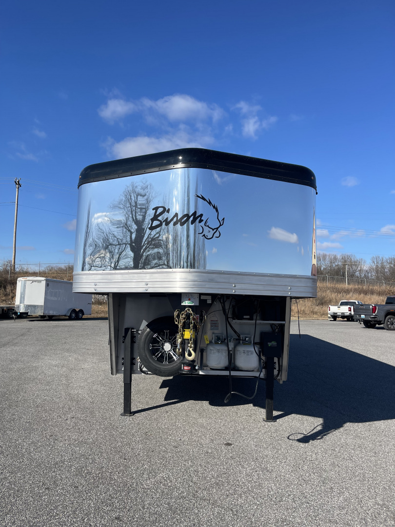 New 2026 Bison Trailers SV8313B.S.R- SIDE LOAD Horse Trailer