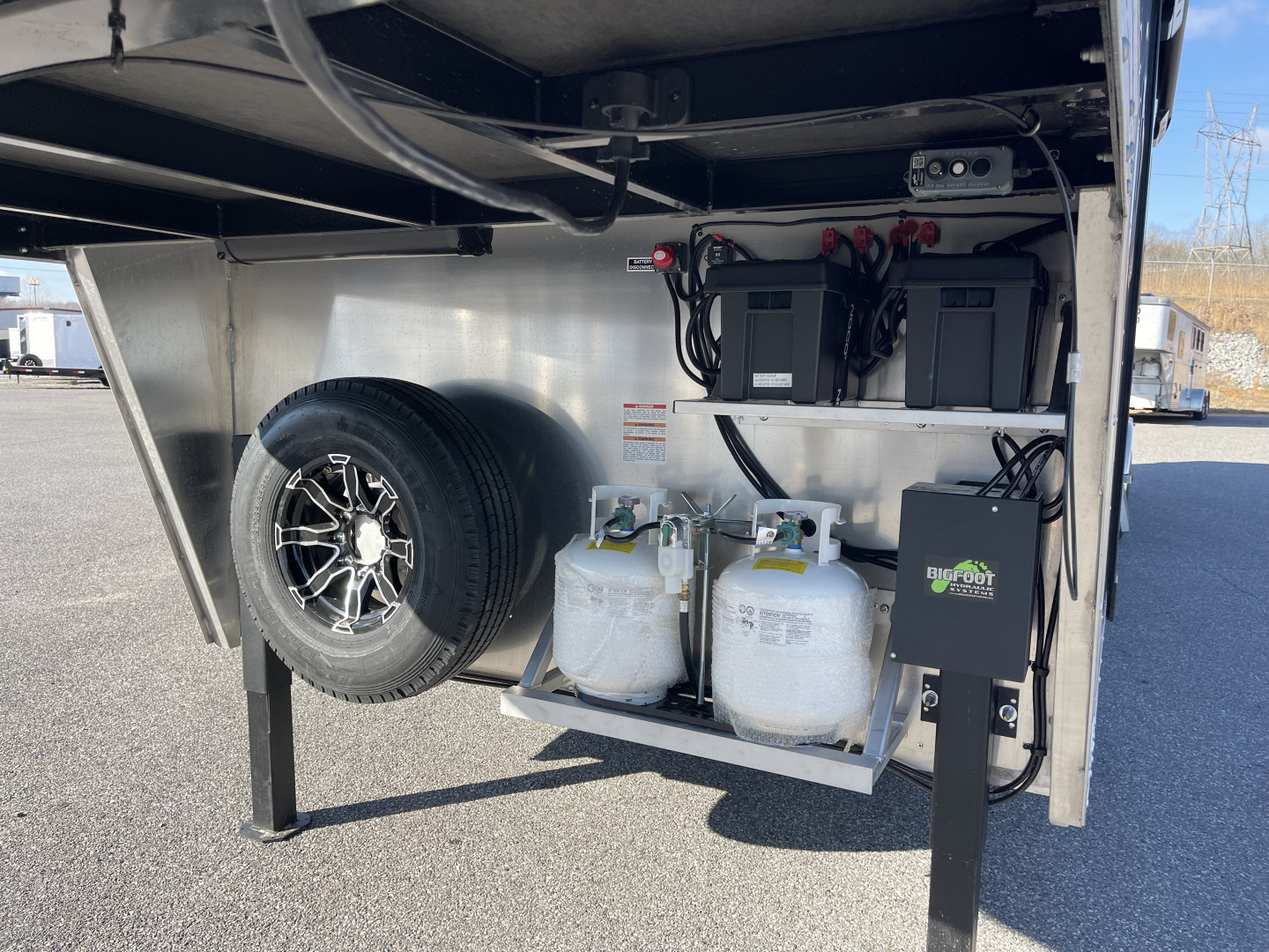 New 2026 Bison Trailers SV8313B.S.R- SIDE LOAD Horse Trailer