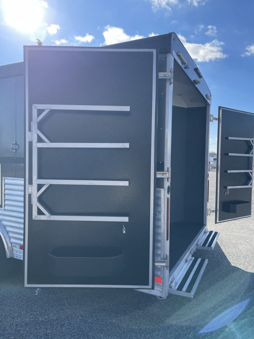 New 2026 Bison Trailers SV8313B.S.R- SIDE LOAD Horse Trailer